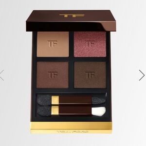 EYE COLOR QUAD CRÈME A crème-to-powder long-wearing formula 46 Ember Bronze